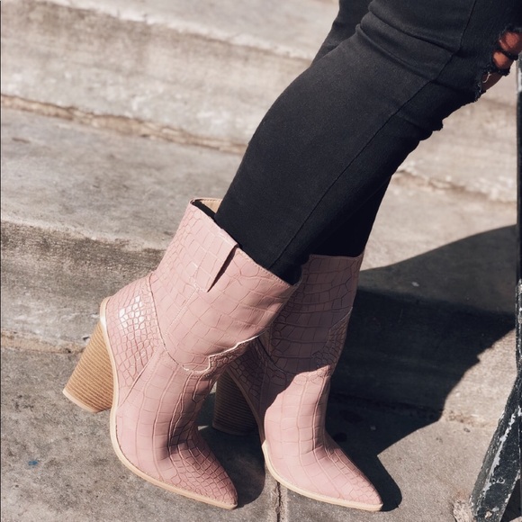 Last 1✨🆕Lana Blush Pink Snake Skin Cowboy Boots - Picture 2 of 8